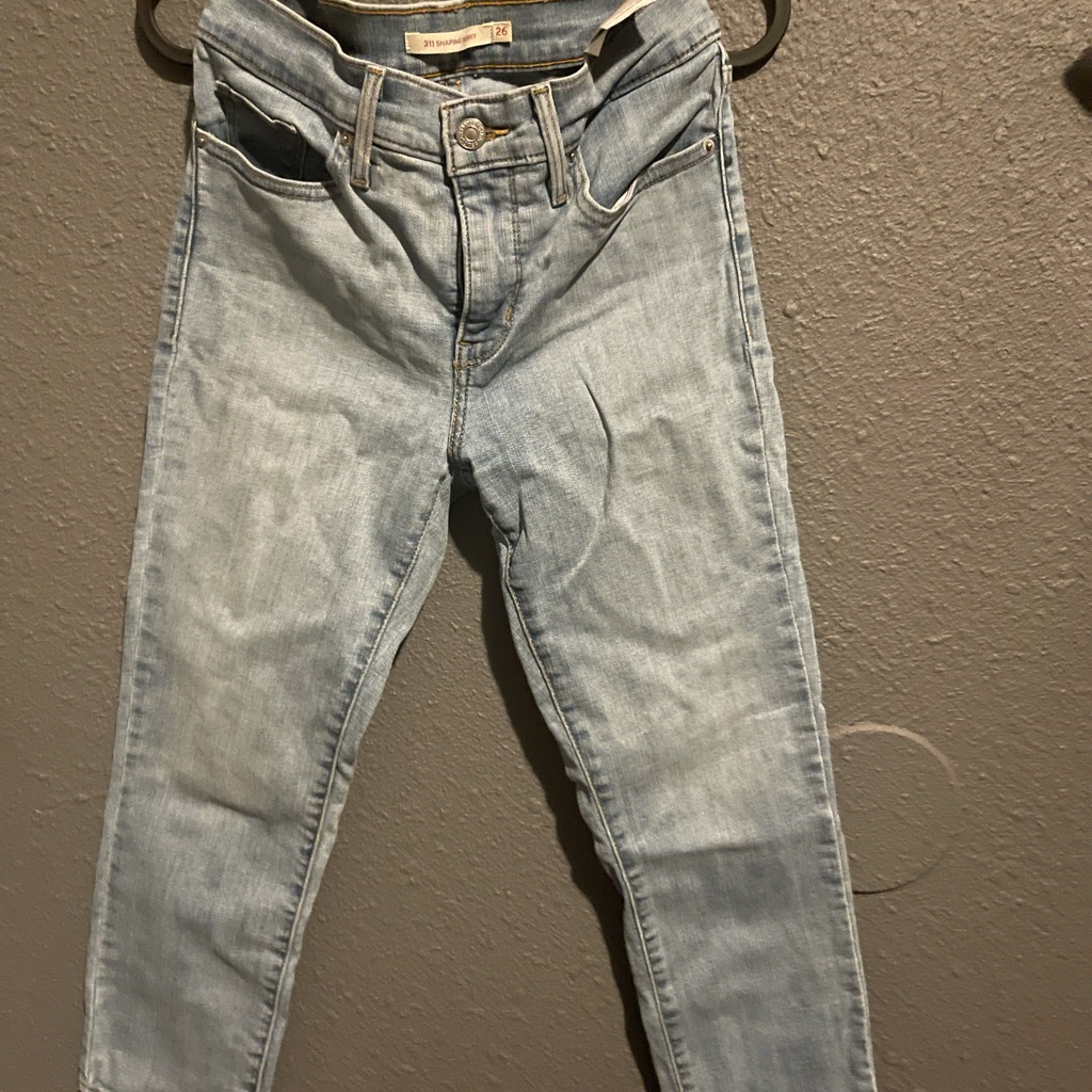 311 Capri Levis